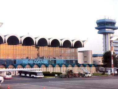 O defecţiune a bazei de date gestionate de Centrul Naţional Sistemul Informatic Schengen a întârziat verificarea pasagerilor pe Aeroportul Henri Coandă chiar la orele de vârf, producându-se aglomeraţie; defecţiunea a fost remediată