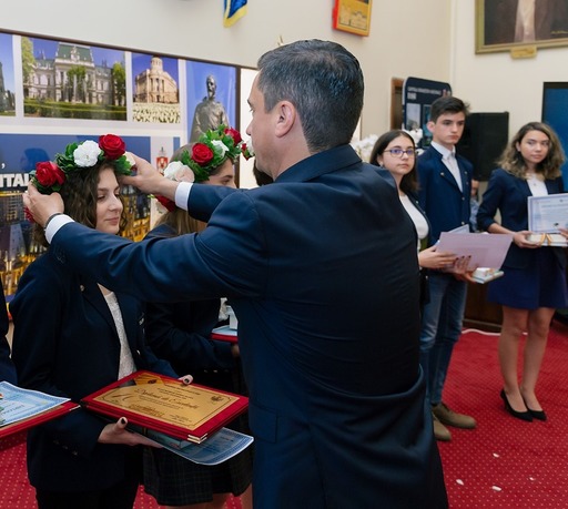 Primarul Iaşiului către elevii cu media 10 la Evaluare şi Bac: Pe voi ne bazăm, voi veţi conduce România