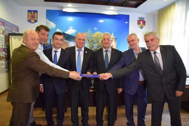 Primarul Mihai Chirica, după semnarea actelor de înfiinţare a Asociaţiei ”Moldova se dezvoltă”: Locuitorii trebuie să-şi decidă singuri soarta, nu doar când li se cere votul