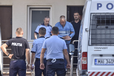 UPDATE - Cazul Caracal - Gheorghe Dincă, audiat timp de mai multe ore la DIICOT/ Avocat: Şi-a menţinut declaraţiile privind uciderea celor două fete/Anchetatorii sunt la locuinţa sa: Vom efectua o cercetare criminalistică amănunţită şi complexă