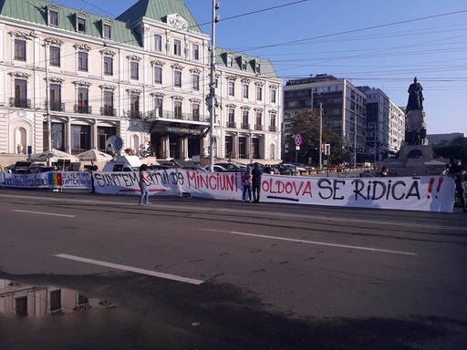 Câteva zeci de maşini de la Iaşi, în drum spre Bucureşti, pentru a participa la protestul din Piaţa Victoriei