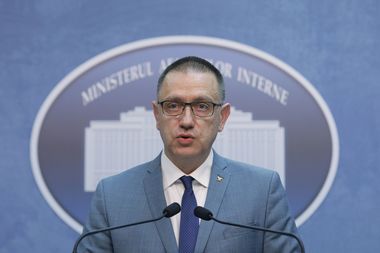 Mihai Fifor: Mulţumesc, în numele ministerului, tuturor cetăţenilor care au participat la proteste într-un mod atât de civilizat şi de paşnic. Am asistat la un act democratic sănătos şi fără incidente