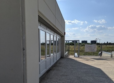 Primăria Sector 4 mută aproape 200 de copii dintr-o grădiniţă într-un ansamblu rezidenţial la marginea Bucureştiului/Părinţii spun că nu sunt condiţii adecvate/Primarul invocă starea vechii clădiri şi promite transport gratuit - FOTO