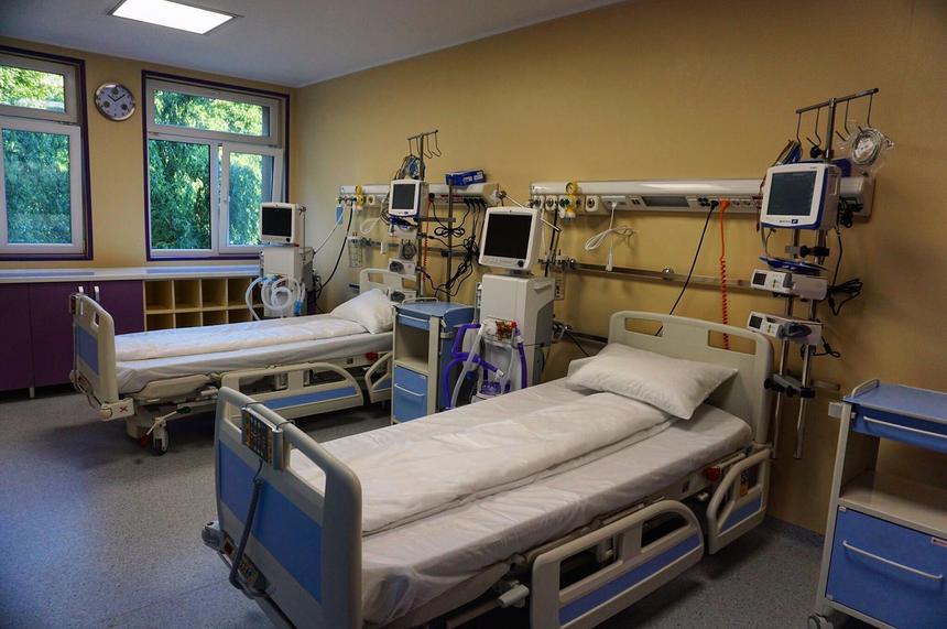 Secţia de Terapie Intensivă şi Centrul de Transfuzii din Spitalul Judeţean Bistriţa-Năsăud, inaugurate după lucrări de modernizare, reabilitare, extindere şi dotare cu echipamente noi. FOTO