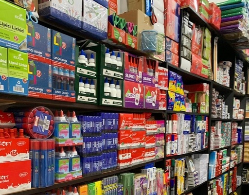 Amenzi de aproape 490.000 de lei date de Protecţia Consumatorilor după controale vizând rechizitele, uniformele şi ghiozdanele şcolare vândute în complexurile Dragonul Roşu şi Doraly