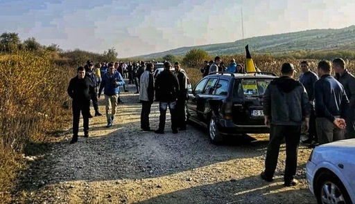 Protest inedit faţă de starea unui drum judeţean care face legătura între judeţele Iaşi şi Vaslui - FOTO, VIDEO