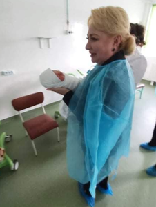 Liderul PNL Vrancea cere MS anchetă la Spitalul Judeţean Focşani, după ce Dăncilă şi Pintea au intrat în secţiile de Neonatologie şi Pediatrie şi s-au fotografiat cu nou-născuţii - FOTO