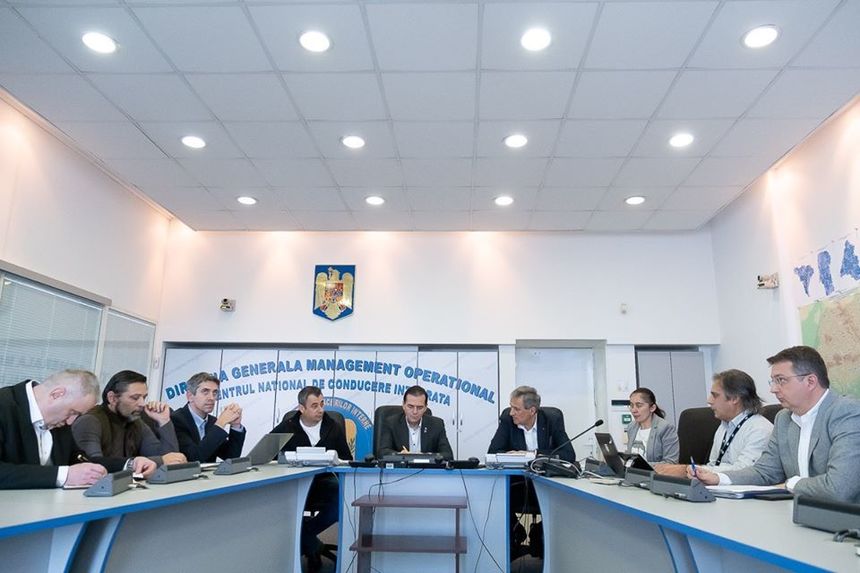 Orban anunţă că distribuirea materialelor pentru votare continuă în opt judeţe şi în municipiul Bucureşti