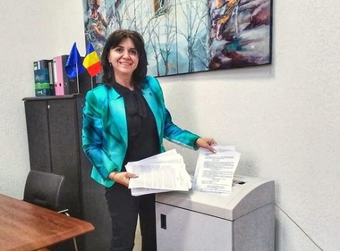 Ministerul Educaţiei: Start oficial în campania de ”tăiere a hârtiilor" care îngreunează munca profesorilor; Monica Anisie a înfiinţat o comisie care va crea un proiect de debirocratizare a activităţii dascălilor