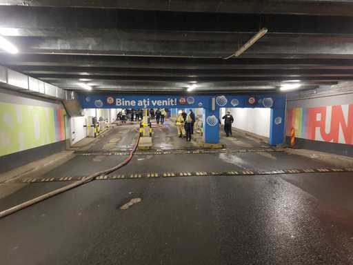 Reprezentanţii Sun Plaza, despre incendiul din parcare: Sistemul automat privind securitatea la incendiu a intrat în funcţiune, iar vizitatorii au fost îndemnaţi să părăsească centrul comercial 