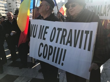 UPDATE - Buzău: Aproximativ 1.000 de persoane, la mitingul de susţinere a lui Costel Vânătoru/ Vânătoru: Noi în cercetare nu lucrăm pentru partide, nu producem seminţe sau răsaduri pentru partide ci pentru ţară/ Reacţia Ministerului Agriculturii