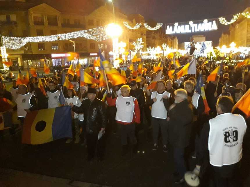 Timişoara: Peste 200 de persoane au participat la Marşul Libertăţii, pe acelaşi traseu ca la Revoluţie, scandând ”Păcat, păcat de sângele vărsat” - FOTO/ VIDEO