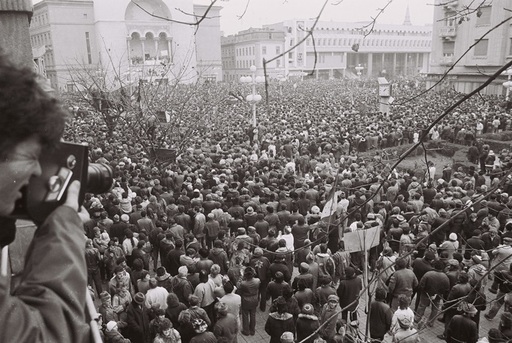 Parlamentul European adoptă o rezoluţie despre Revoluţia din România/ Eurodeputaţii aduc un omagiu victimelor şi recunosc că sacrificiul protestatarilor paşnici din decembrie 1989 a deschis calea tranziţiei României către democraţie