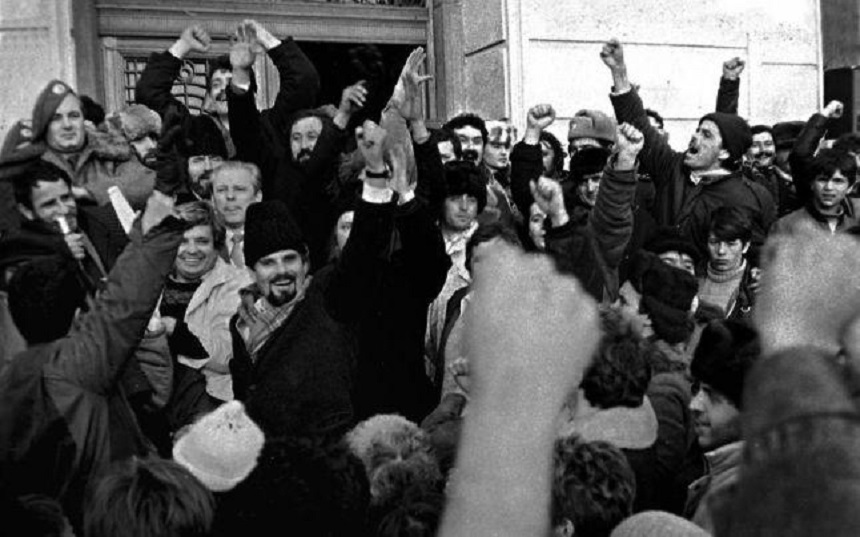Guvernul va marca împlinirea a 30 de ani de la Revoluţia din decembrie 1989 printr-un eveniment organizat la Ateneul Român/ Pe sediul MAI va fi realizată o proiecţie de imagini