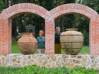 Familia Regală petrece sărbătorile la Săvârşin, unde primeşte colindători