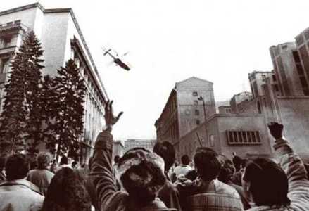 Fostul sediu al Comitetului Central al PCR, deschis publicului, la 30 de ani de la Revoluţie/ Vela, la 12.09: Jandarmi, vă ordon deschideţi porţile/ În Piaţa Revoluţiei se strigă ”Libertate”  - VIDEO