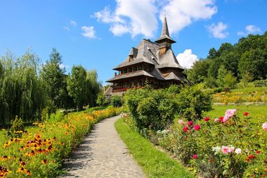 Platformă de rezervări: Preţul mediu al unei vacanţe de sărbători, în România, este de 311 euro pe pachet, Valea Prahovei şi staţiunile balneoclimaterice sunt cele mai cerute zone din ţară