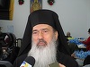 Arhiepiscopia Tomisului pregăteşte 200.000 de sticle cu apă sfinţită care vor fi împărţite credincioşilor după slujba de Bobotează / Arhiepiscopul Tomisului va sfinţi o icoană donată de Gigi Becali - FOTO
