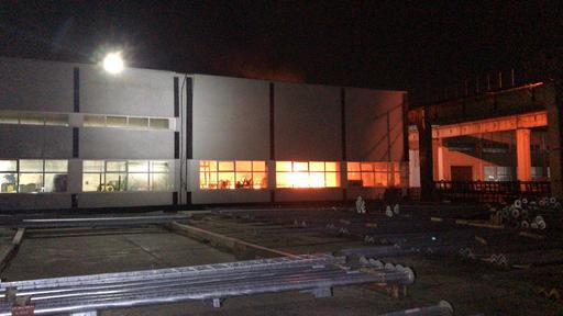 ANM, după incendiul de la Fabrica Electromontaj: În cursul acestei nopţi, circulaţia aerului va fi relativ slabă, astfel că evoluţia norului de fum va fi de dispersie lentă şi de deplasare către nord-est