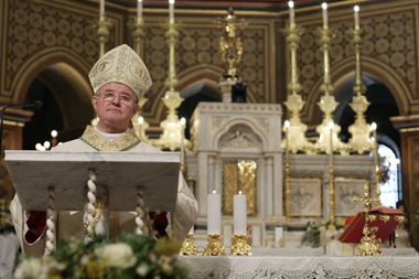 Iohannis: Biserica Romano-Catolică a fost mereu un partener de dialog important al Statului Român, contribuind la dezvoltarea unei societăţi democratice, pluraliste, conştiente de rolul său în cultivarea convieţuirii armonioase şi paşnice