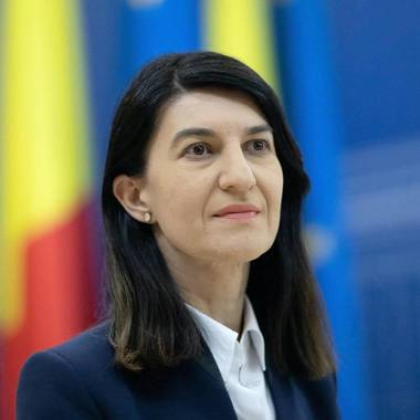 Violeta Alexandru: Băncile au făcut plăţile pensiilor. Ultimele plăţi se fac luni/ Poşta a livrat deja aproape de jumătate din pensiile la domiciliu