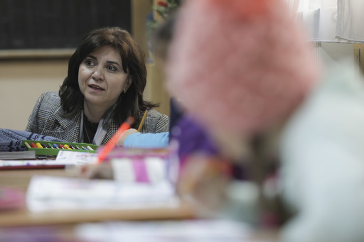 Sindicalişti: Controalele ministrului Educaţiei în şcoli au căpătat forma unor descinderi; trebuie să respecte legea / Ministru: Aş fi vrut să fiu mai calmă şi este regretabil că nu am fost atentă la prezenţa presei şi expunerea copiilor

