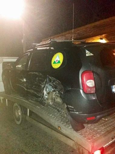 Salvamontiştii cer actualizarea Codului rutier, astfel încât să permită folosirea mijloacelor acustice şi luminoase de către maşinile proprii de intervenţie/ O maşină a Salvamont Maramureş a fost lovită în timp ce se deplasa la un caz