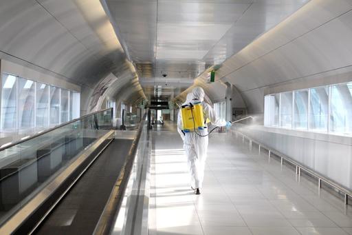 Măsuri pentru combaterea răspândirii infecţiei cu noul coronavirus pe Aeroportul Henri Coandă: distribuire de materiale informative, atenţie specială la pasagerii care vin din China şi dezinfectarea, la fiecare patru ore, a fluxurilor de pasageri - FOTO/VIDEO