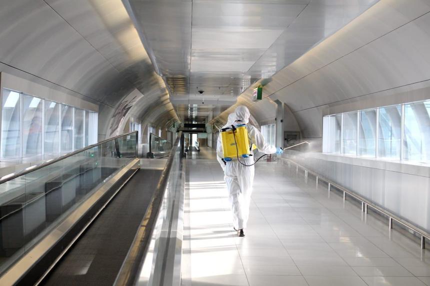 Măsuri pentru combaterea răspândirii infecţiei cu noul coronavirus pe Aeroportul Henri Coandă: distribuire de materiale informative, atenţie specială la pasagerii care vin din China şi dezinfectarea, la fiecare patru ore, a fluxurilor de pasageri - FOTO/VIDEO