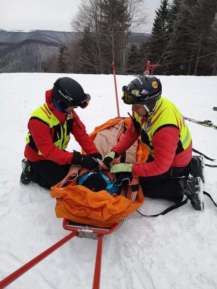 Salvamontiştii au avut 61 de intervenţii, în ultimele 24 de ore, 42 de persoane fiind transportate la spital/ Salvamont România estimează şi astăzi un aflux mare de turişti în zonele montane, fiind pregătiţi să intervină peste 450 de salvatori