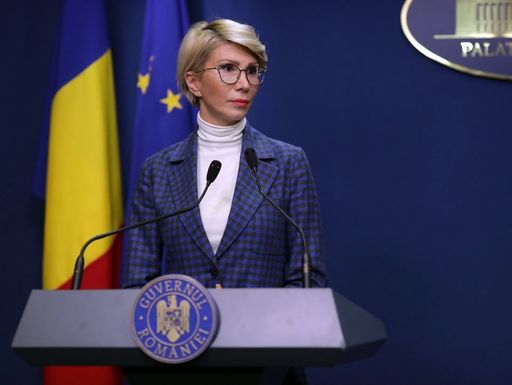 Guvernul vrea să renunţe la termenul de "abonament" din Legea Educaţiei în privinţa transportului elevilor/ Turcan: Luăm în calcul inclusiv posibilitatea condiţionării licenţelor transportatorilor de realizarea transportului gratuit pentru elevii navetişti