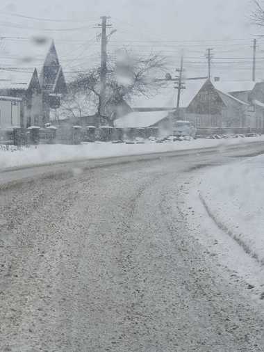 Cod galben şi portocaliu de vreme rea – Trafic îngreunat de vânt, pe A1 şi A2 şi circulaţie închisă din cauza zăpezii viscolite, pe DC 134 Sinaia-Cota 1400/ 15 – 20 de maşini au rămas blocate, intervenind autorităţile locale - FOTO/ VIDEO