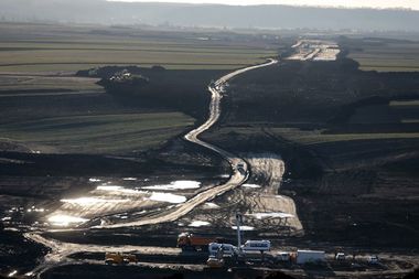 Orban: Necesitatea drumul expres Craiova-Piteşti este foarte mare, iar pentru Guvern reprezintă o prioritate absolută/ Bode: Tronsonul doi va fi gata în iunie 2021; sunt nemulţumit de ce se întâmplă pe tronsonul 1
