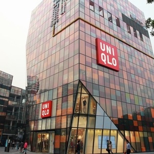 Retailerul japonez Uniqlo a închis aproape jumătate din magazinele din China