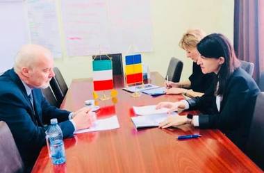Întâlnire între Violeta Alexandru şi ambasadorul Italiei la Bucureşti, pe tema pensiilor pentru românii care lucrează şi în străinătate/ Alexandru: Un lanţ întreg de probleme generează întârzieri de 1 an, 2 şi chiar 3; se lucrează rudimentar