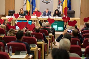 Proiectul "Clar pentru copii”, prin care Primăria Capitalei va deconta contravaloarea unei perechi de ochelari pentru copii, în limita a 500 de lei, a fost aprobat