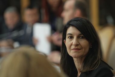 Scandal în comisiile de muncă la audierea Violetei Alexandru - Carmen Dan l-a trimis pe Florin Roman "să se caute”. Roman o acuză că a făcut gesturi necuvenite şi face paralela cu Florin Iordache / Aviz negativ pentru ministrul desemnat al Muncii