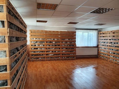 Microsalină în care copiii se pot juca sau pot face sport, amenajată într-o grădiniţă, la Târgu Bujor