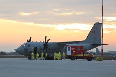 UPDATE - Cei şase români de pe nava Diamond Princess care au cerut să fie repatriaţi, aduşi în ţară; ei vor rămâne în carantină 14 zile - FOTO