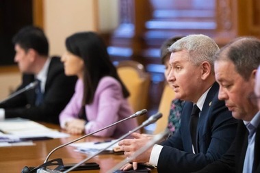 Aproximativ 50 de elevi din Alba Iulia care au fost în excursie cu autocarul la Veneţia revin mai repede acasă, deoarece în zona respectivă sunt mai multe cazuri de coronavirus / Orban: Elevii nu vor sta în carantină, ci vor fi izolaţi la domiciliu
