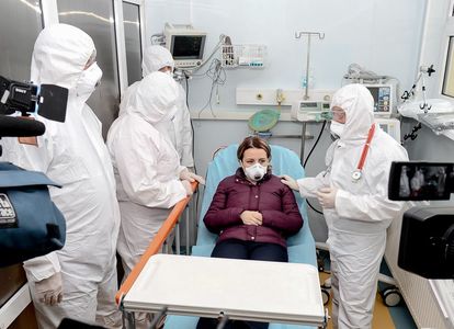 Simulare a modalităţii de reacţie în cazul apariţiei unui caz de coronavirus, la Spitalul de Urgenţă "Nicolae Oblu" din Iaşi. Unitatea deţine doi roboţi mobili pentru dezinfecţie