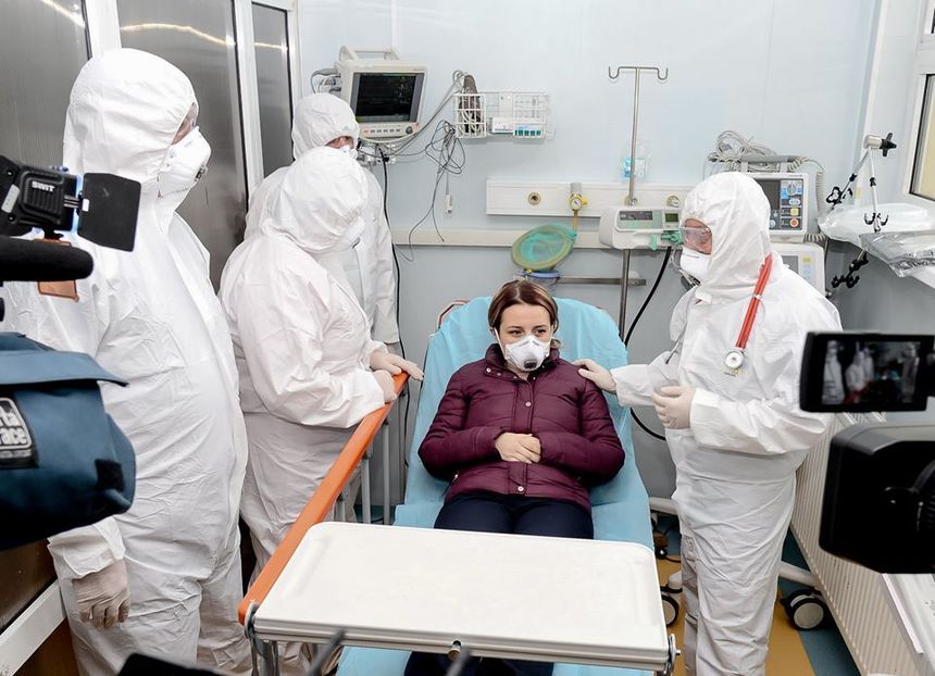 Simulare a modalităţii de reacţie în cazul apariţiei unui caz de coronavirus, la Spitalul de Urgenţă "Nicolae Oblu" din Iaşi. Unitatea deţine doi roboţi mobili pentru dezinfecţie