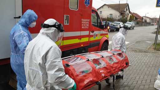 Femeia din Timişoara confirmată cu coronavirus, transportată la spital în condiţii speciale
