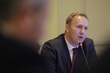 UPDATE - Costache: România va avea în mai puţin de două săptămâni stocuri de costume, măşti, dezinfectanţi, dar şi teste pentru depistarea noului coronavirus / guvernul va aloca 450 de milioane de lei „pentru tot ce înseamnă întărirea stocurilor în spitale” .