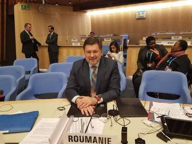 Medicul Alexandru Rafila spune că acest coronavirus ar avea două modele de transmitere. Unul cu multe cazuri într-un timp scurt şi mortalitate ridicată şi altul în care forma este mai uşoară şi afectează persoanele tinere 

