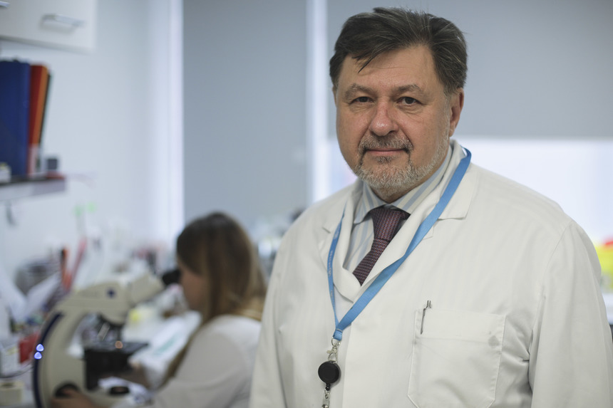 Alexandru Rafila: Din punct de vedere imun, suntem descoperiţi în faţa acestui virus/ Uneori sistemul imunitar foarte bun nu te protejează şi leziunile pot să apară la nivel pulmonar