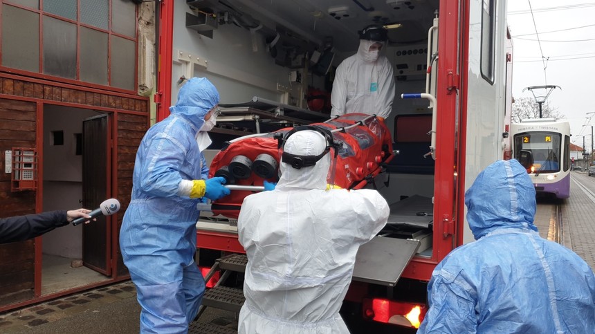 Buzău: Femeie venită din Lombardia, suspectă de infectare cu coronavirus/ Ea a anunţat la 112 că se simte rău, fiind transportată la spital