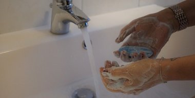 UPDATE - Au fost înregistrate 33 de noi cazuri de coronavirus, 26 în Capitală, iar 22 având legătură cu cazul de la Spitalul Gerota/ Numărul total al îmbolnăvirilor a ajuns la 217; 4 pacienţi sunt la Terapie Intensivă/ Vârsta medie este 39 - 40 de ani
