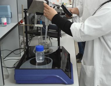 Consiliul Judeţean Galaţi şi Universitatea "Dunărea de Jos" au încheiat un parteneriat pentru producerea de dezinfectanţi pe bază de alcool