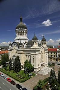 Un preot a folosit aceeaşi linguriţă pentru a-i împărtăşi pe credincioşi, la Catedrala Mitropolitană din Cluj - VIDEO